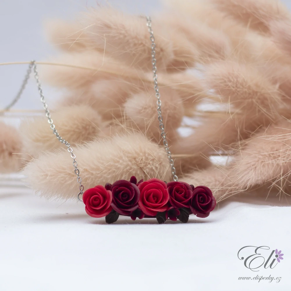 Náhrdelník s růžemi červeno-vínový menší